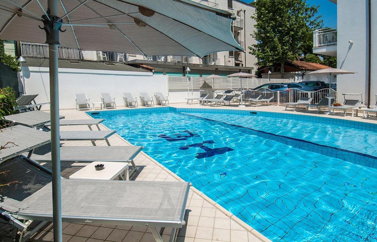 Hotel Embassy Riccione Exterior foto